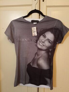 Women's grey graphic t-shirt showcasing country pop icon Shania Twain